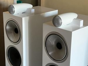 Bowers & Wilkins 702 S2 white