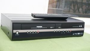 DVD recorder combo cu VHS Toshiba D-VR52 stereo Hi-Fi