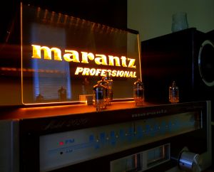 Firma luminoasa Hi Fi Marantz 