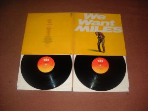 Miles Davis (cu Marcus Miller): We Want Miles (1982) 2LP vinil live, jazz fusion, stare VG+/Ex, Holland