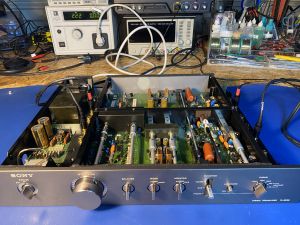 Reparații audio Timișoara, recondiționări service electronice vintage amplificator receiver mixer player synth deck pickup atelier