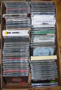 Vind CD-uri originale, majoritatea ca noi,desigilate , fara zgirieturi